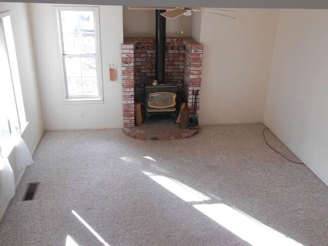 Building Photo - $500 MOVE IN SPECIAL OFF FIRST MONTHS RENT.