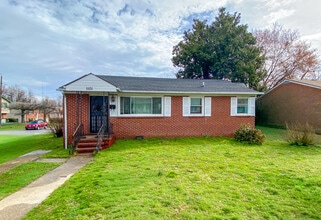 Building Photo - 1101 Beazley St