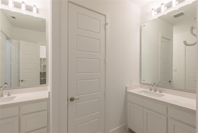 Building Photo - 6105 Echelon Way