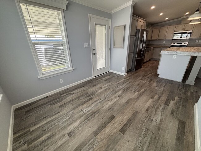 Building Photo - 937 W Questa Ave