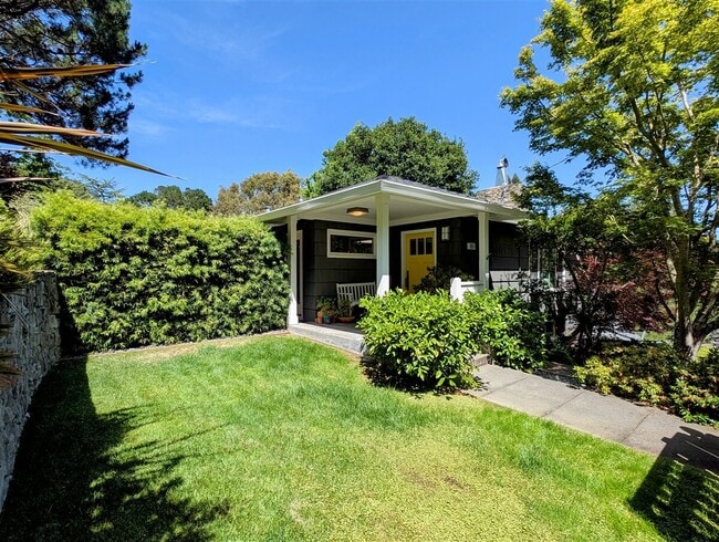 Building Photo - 10 Idalia Ct