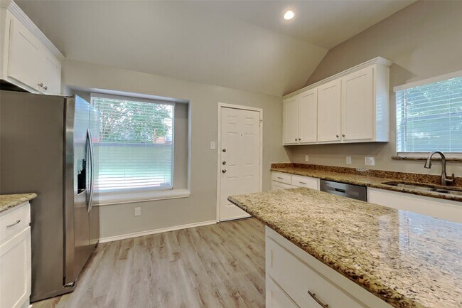 Building Photo - 16819 Kettle Creek Dr