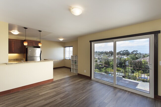Building Photo - Gorgeous 2 Bed/2 Bath in Point Loma - Views, W/D in Unit, Pets OK