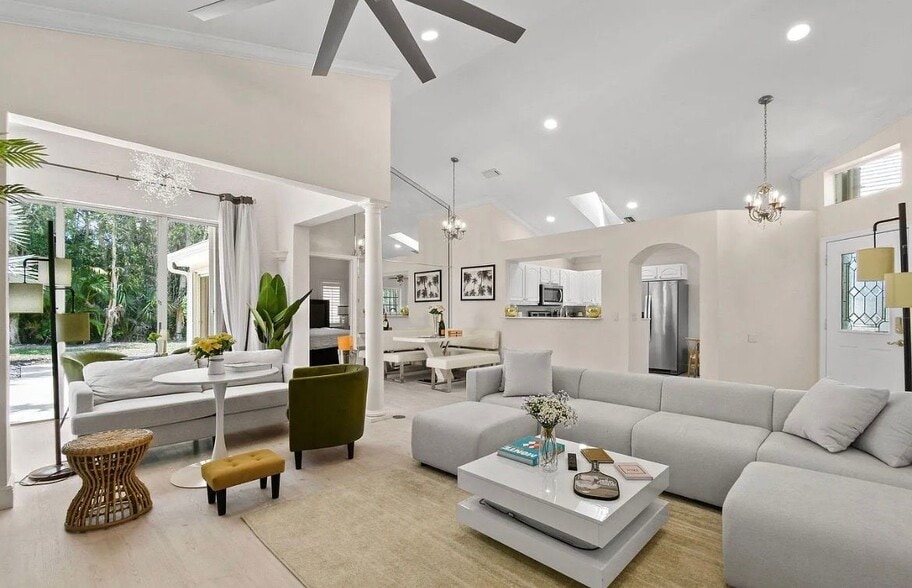 Building Photo - 9293 Heathridge Dr