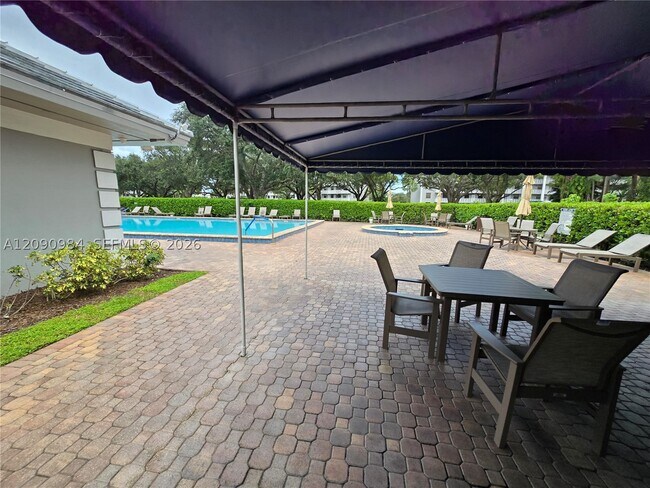 Building Photo - 1526 Whitehall Dr