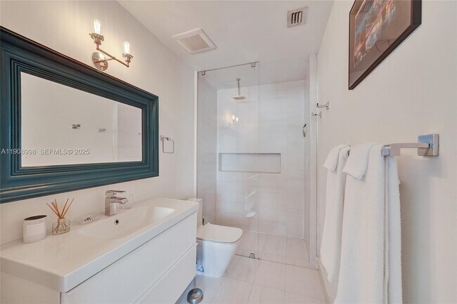 Building Photo - 444 NE 30th St