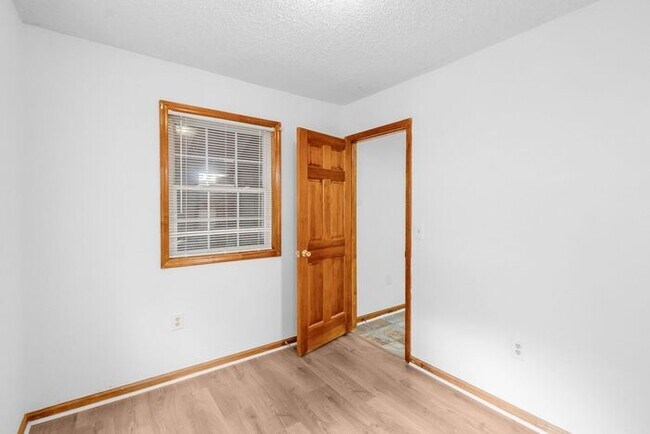 Building Photo - Space to Live, Room to Dream, 4BR/2BA with flex space, office, 2 car dettached garage and ample p...