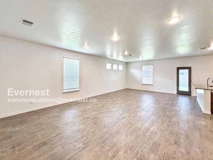 Building Photo - 718 Freedom Cir