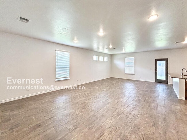 Building Photo - 718 Freedom Cir