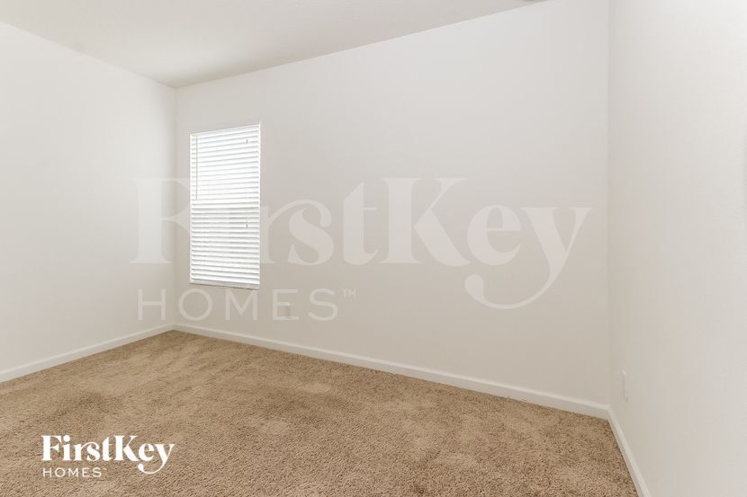 Building Photo - 1549 SW Fresno Rd