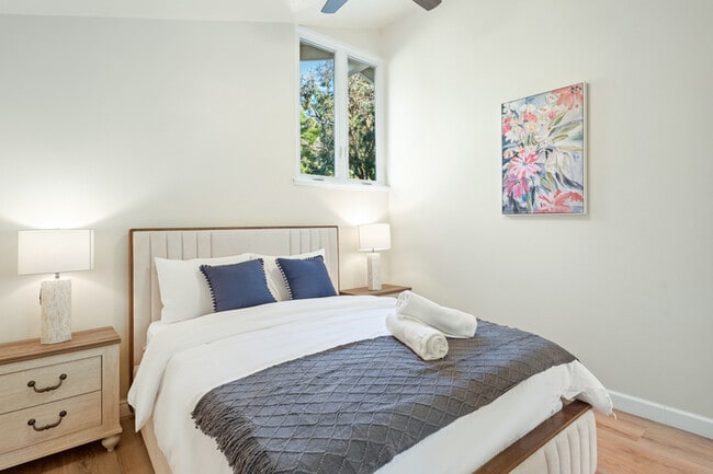 Building Photo - 10961 Limetree Dr