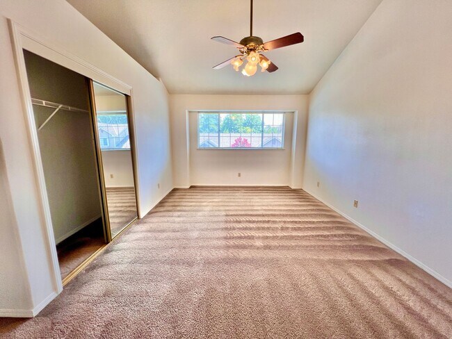 Building Photo - $2,495 Friant & Copper, 3 Bedrooms - N. Wi...