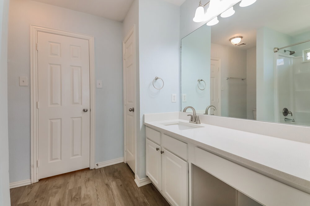Building Photo - 9867 Walnut Hill Dr