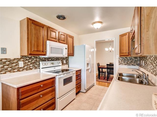 Building Photo - 2471 S Quitman St