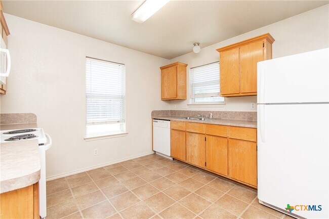 Building Photo - 3902 Bolivar Dr