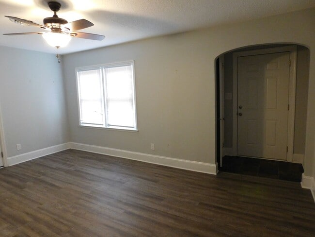 Building Photo - 418 Church Rd