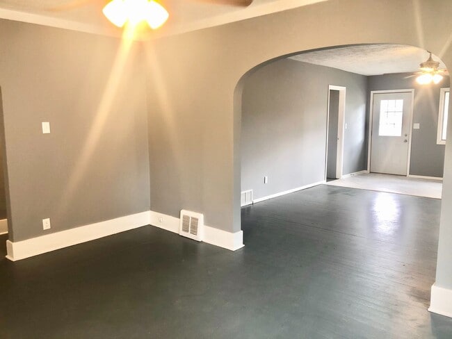Building Photo - Charming Completely Remodeled Home!