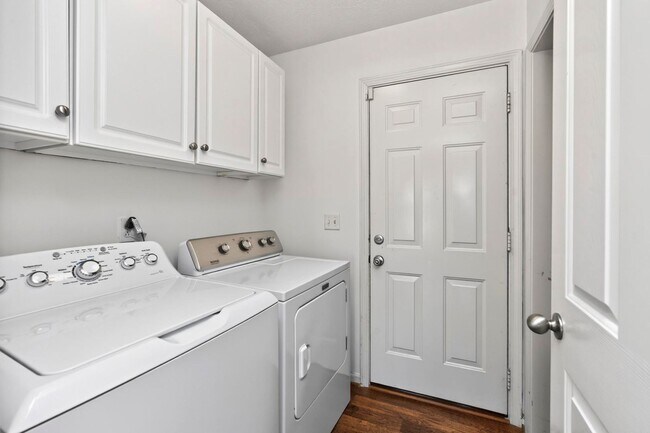 Building Photo - 197 Red Jacket Trce