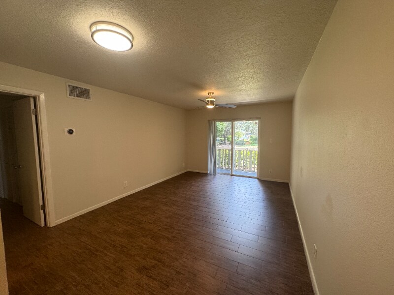 Building Photo - 637 Harwood St