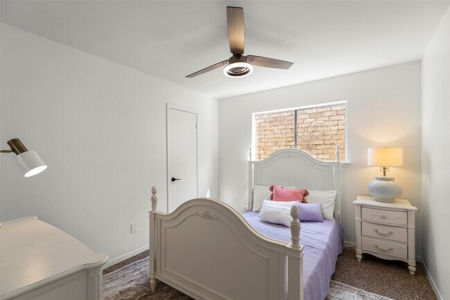 Building Photo - 2019 Wilcrest Dr