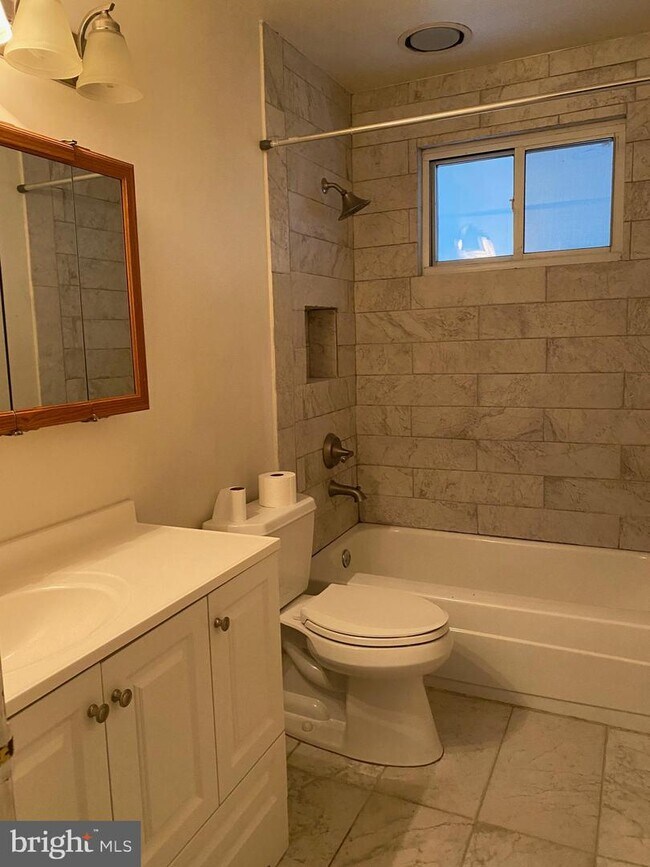 Building Photo - 21 Ridge Dr