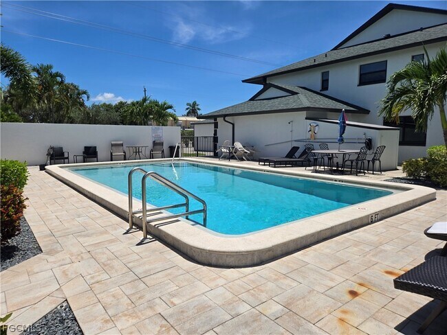 Building Photo - 1519 Cape Coral Pkwy W