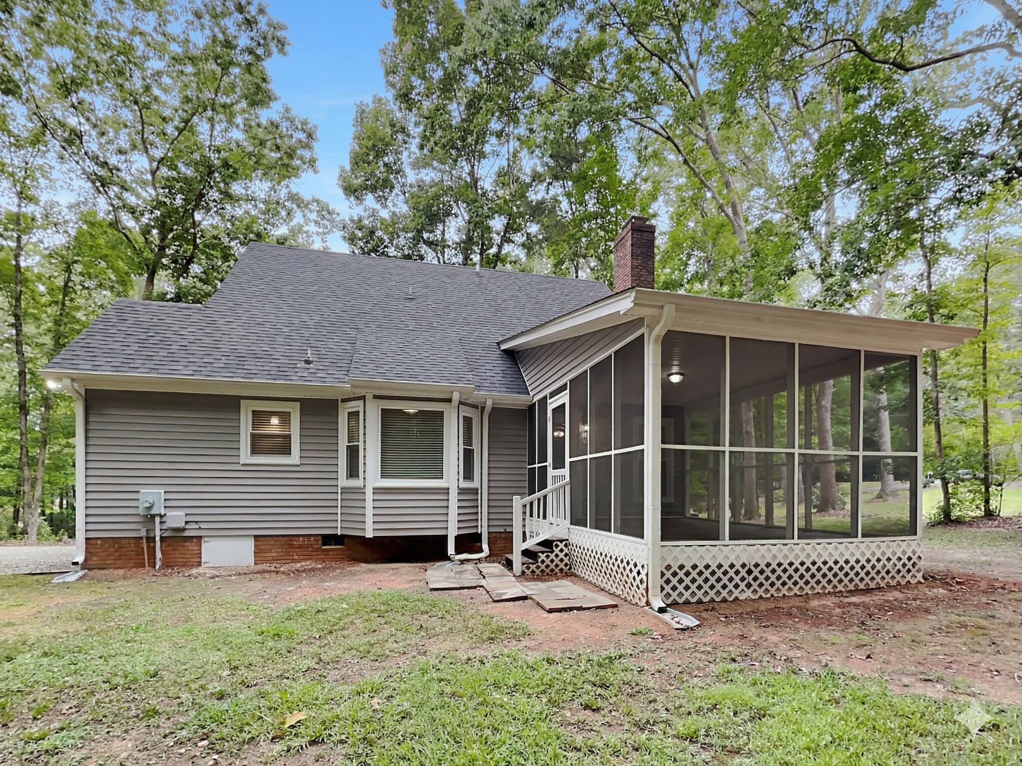 Building Photo - 136 Lema Dr