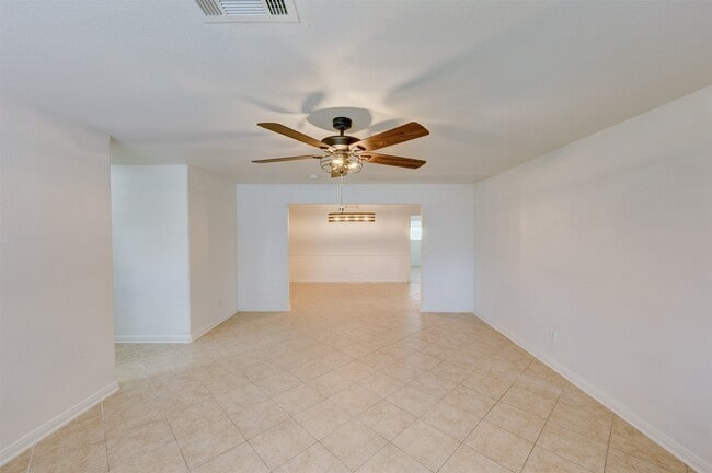 Building Photo - 309 Robbie St