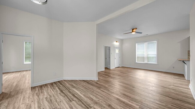 Building Photo - Newly Renovated Rental Home
