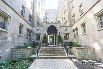 Building Photo - 901 W Argyle St