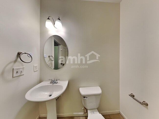 Building Photo - 781 Sonoma Dr SW