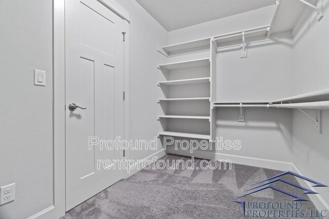 Building Photo - 17323 SW Kite Ln