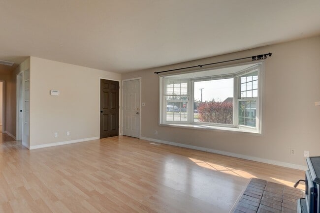 Building Photo - Charming 3-Bedroom Home on Spacious Corner...