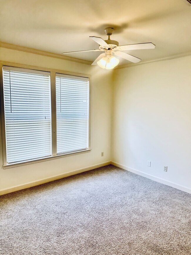 Building Photo - Grove Park Rental