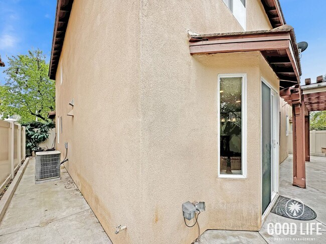 Building Photo - Price Reduced! Stunning 4BR Irvine Home in Resort-Style Community w/ Pool & Spa