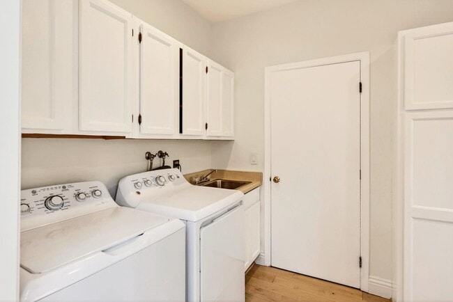 Building Photo - 860 Monte Rosa Dr