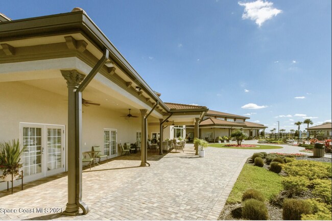 Building Photo - Loren Cove Villa