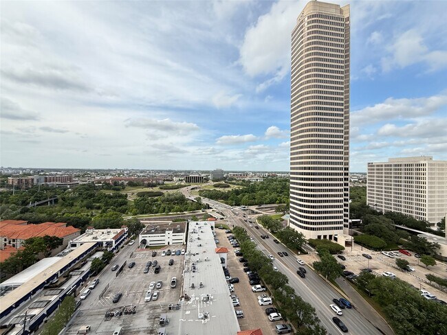 Building Photo - 716 Waugh Dr