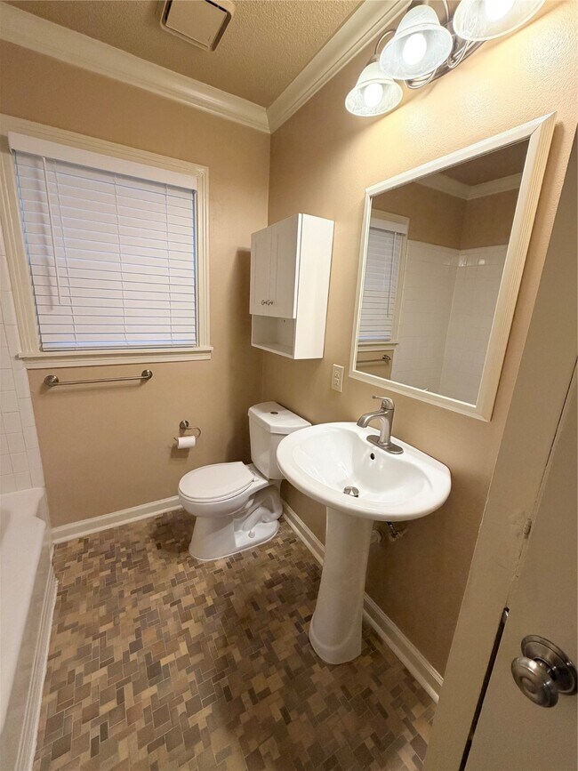 Building Photo - 6520 Weslayan St