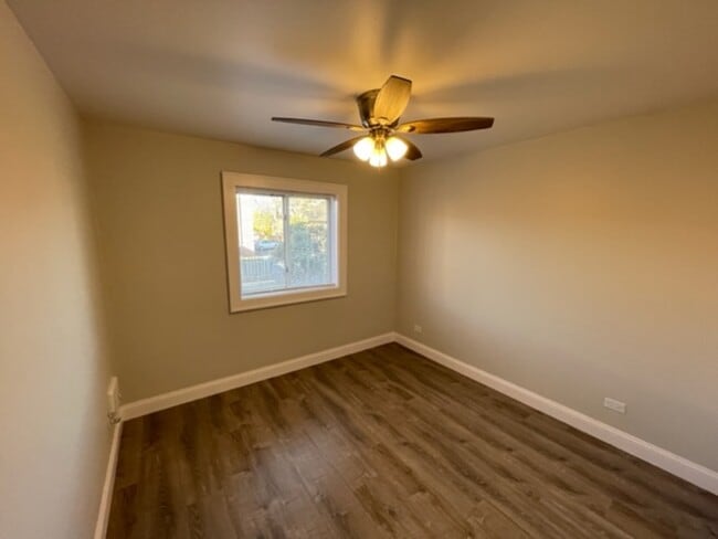 Building Photo - 517 S Milwaukee Ave