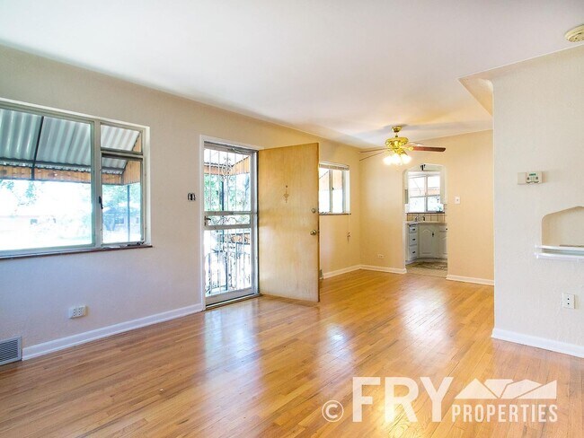 Building Photo - Raised Ranch with Second Kitchen in Prime ...