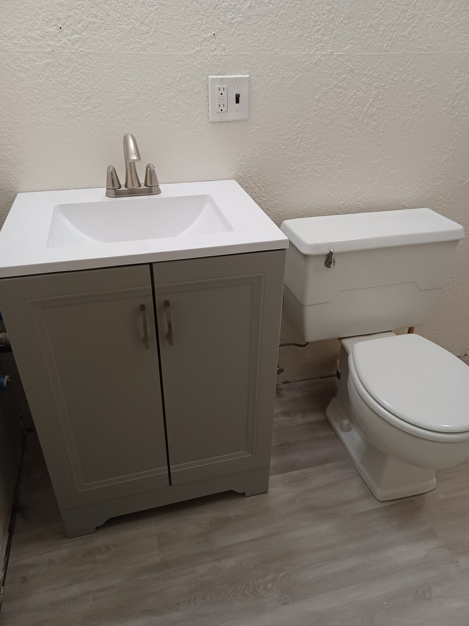 Bathroom - 923 SW City View St