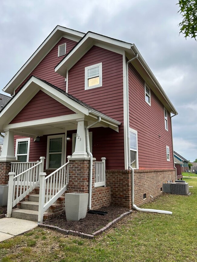 Building Photo - 3 Bed | Bonus Room | 2.5 Bath | Detached C...