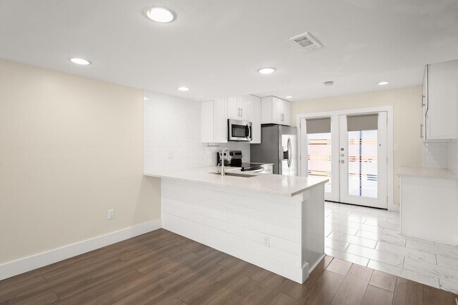 Building Photo - 6410 Chimney Creek Cir