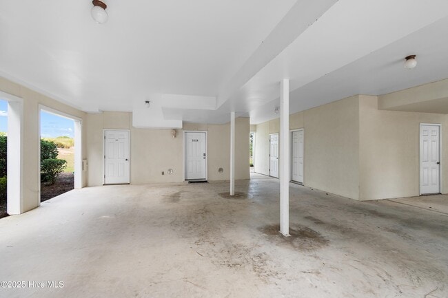 Building Photo - 3155 Lakeside Commons Dr SE