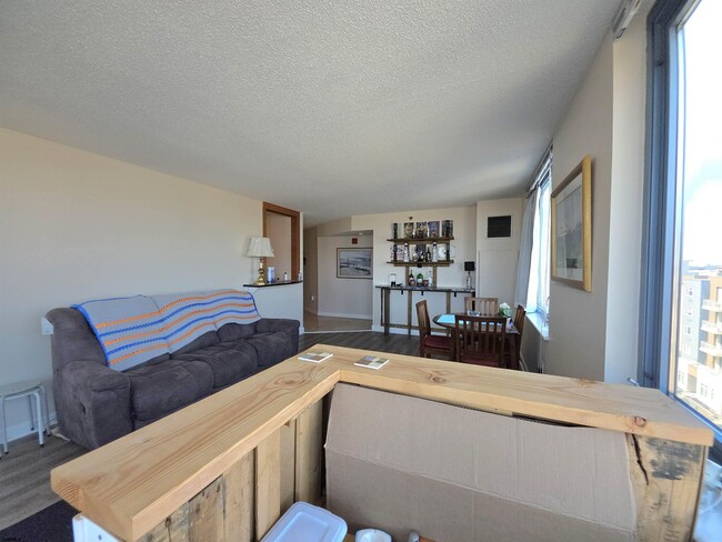 Building Photo - 526 Pacific Ave