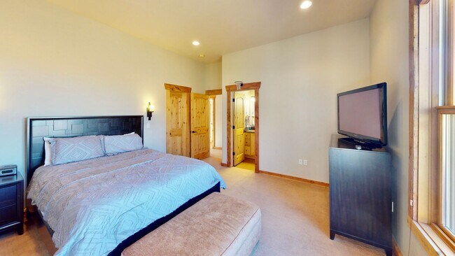 Building Photo - Luxurious and comfortable living experience