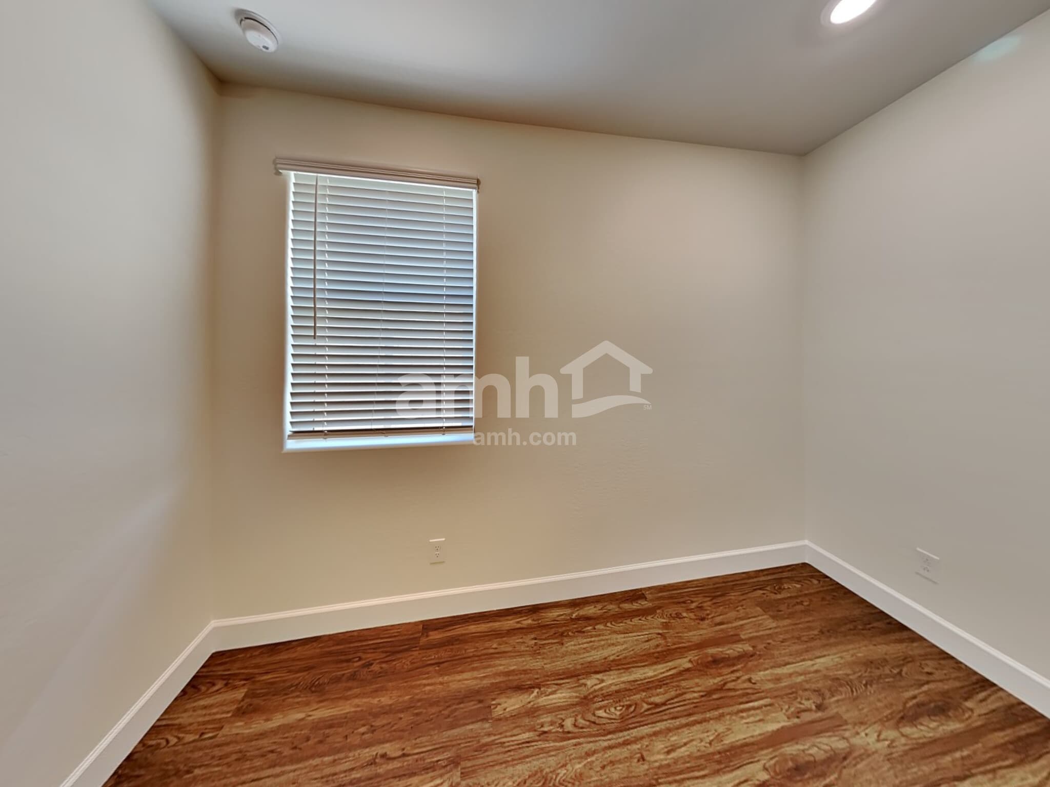 Building Photo - 5962 W Columbine Dr