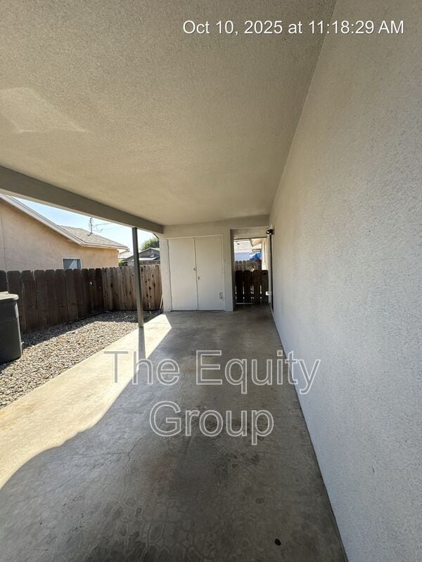 Building Photo - 2837 W Walnut Ave
