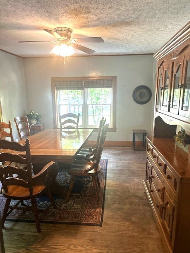 Building Photo - Country Living in Fayette County           20260515
